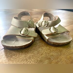Old Navy infant sandals-Gold size 3-6 months